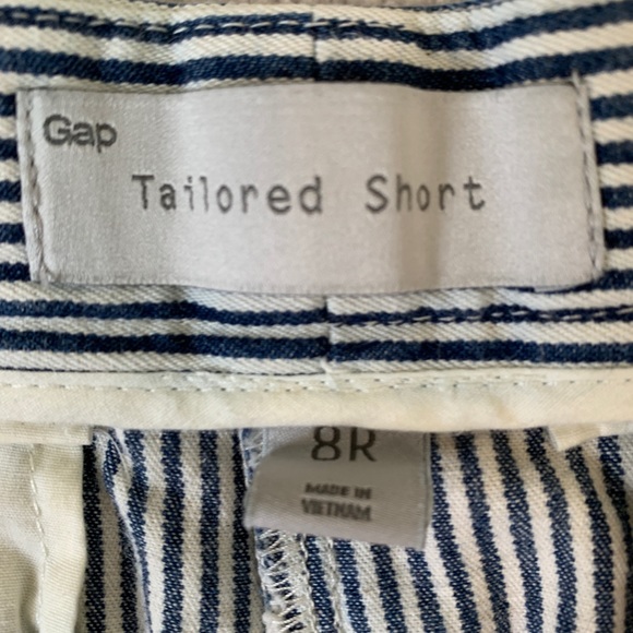 Gap womens tailored shorts size 8r blue and white stripe - Picture 2 of 5